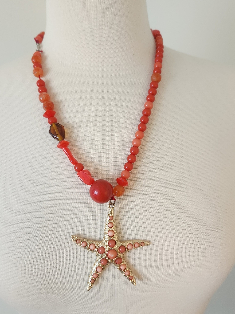 Unbranded Coral Red Beaded Necklace with Gold Starfish Pendant
